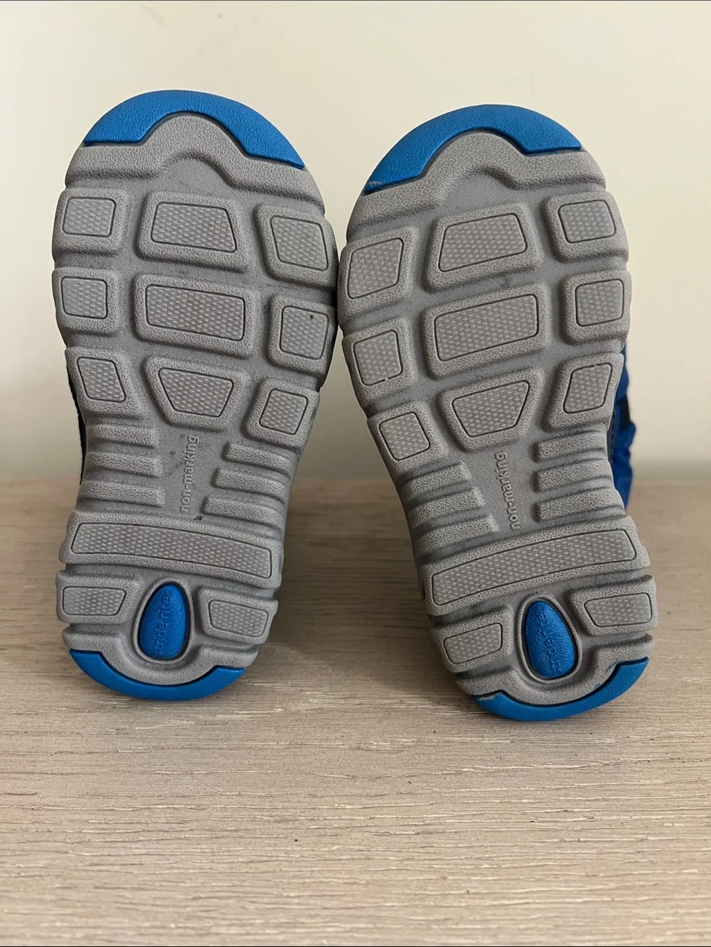 Boys Stride Rite made 2 play sneaker boot size 7M winter snow
